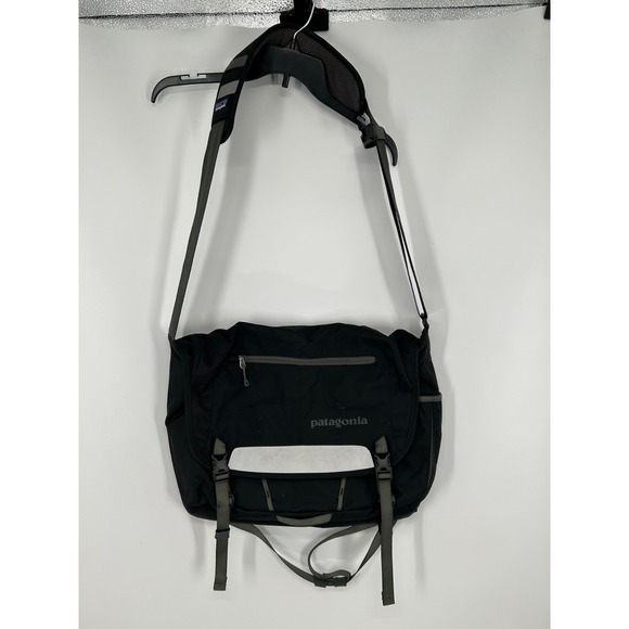 patagonia messenger bag black HOLE MLC BLACK as a backpack with the ergonomic tank tops that can be stowed in a zippered compartment or as a briefcase using the handles on the top and sides Patagonia Mini Mass Messenger Bag